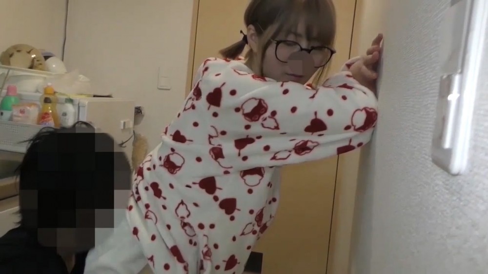 SIRO-4475【初撮り】【20歳の極エロ猥尻】【真っ白な柔肌】下着からはみ出るいやらしい陰毛。極エロ猥尻を魅せつけ